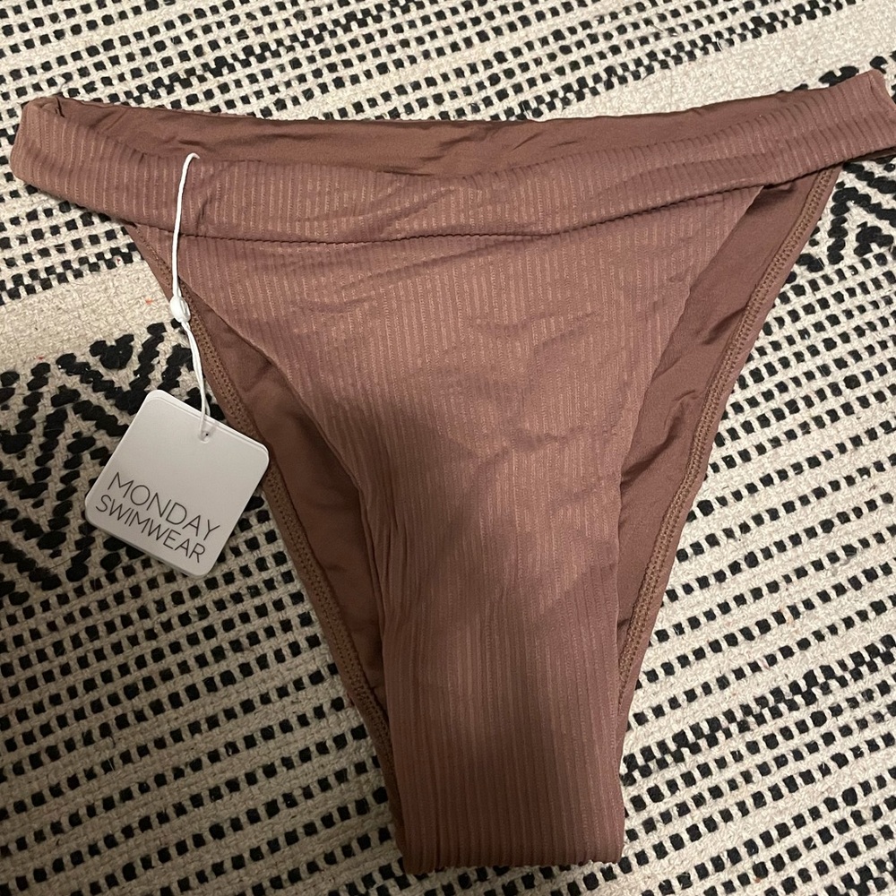 Monday swimwear Argentina bottom caramel rip bottom size M